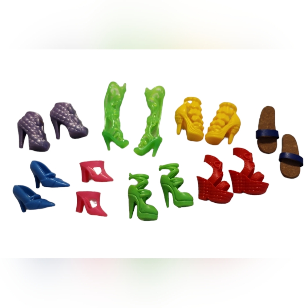 Lot of 8‎ pairs of Barbie Shoes